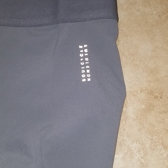 SOLDLululemon ride & reflect X SoulCycle grey sz 4 - Picture 5 of 5